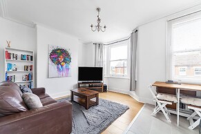 Bright West Ealing Abode