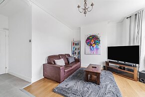 Bright West Ealing Abode