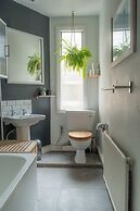 Bright Stockwell Apartment