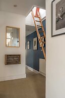 Bright Stockwell Apartment