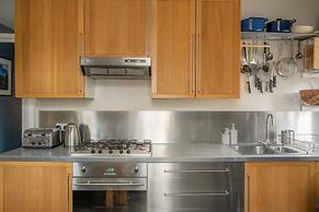 Bright Stockwell Apartment