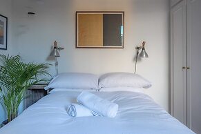 Bright Stockwell Apartment