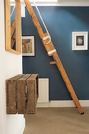 Bright Stockwell Apartment