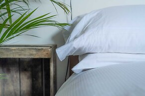 Bright Stockwell Apartment