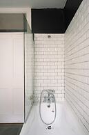 Bright Stockwell Apartment