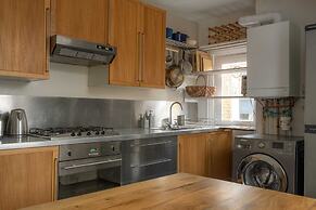 Bright Stockwell Apartment