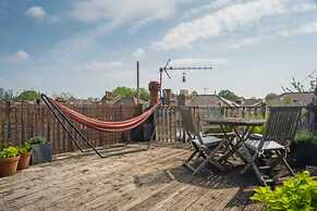 Bright Stockwell Apartment