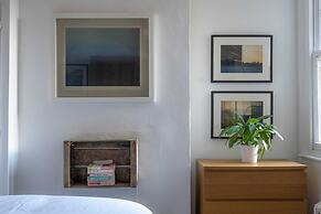 Bright Stockwell Apartment