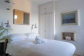 Bright Stockwell Apartment