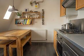 Bright Stockwell Apartment