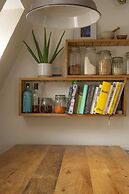 Bright Stockwell Apartment