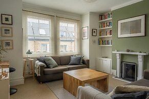 Bright Stockwell Apartment