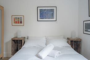 Bright Stockwell Apartment