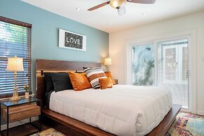 Lamar Suites by Avantstay 2 Homes w/ Shared Pool