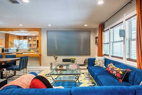Lamar Suites by Avantstay 2 Homes w/ Shared Pool