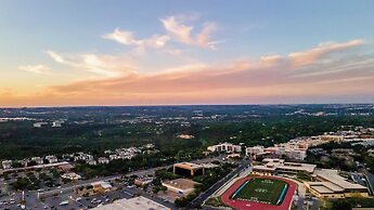 Lamar Suites by Avantstay 2 Homes w/ Shared Pool