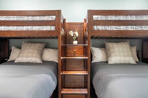 Lamar Suites by Avantstay 2 Homes w/ Shared Pool