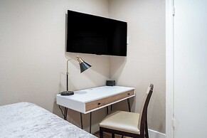 Lamar Suites by Avantstay 2 Homes w/ Shared Pool