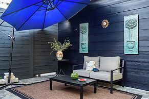 Lamar Suites by Avantstay 2 Homes w/ Shared Pool