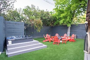 Lamar Suites by Avantstay 2 Homes w/ Shared Pool