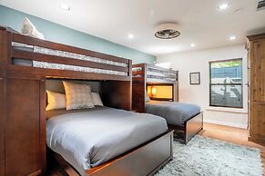 Lamar Suites by Avantstay 2 Homes w/ Shared Pool