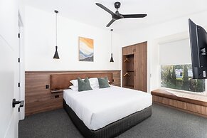 Clare Hillside Apartments