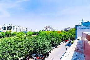 Roomshala 173 Hotel Royal Inn