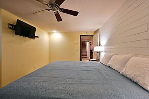 Unit 701 5 Bd 3 Ba 5 Bedroom Condo by RedAwning