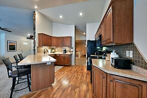 Unit 701 5 Bd 3 Ba 5 Bedroom Condo by RedAwning