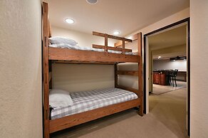 Unit 701 5 Bd 3 Ba 5 Bedroom Condo by RedAwning