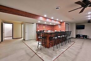 Unit 701 5 Bd 3 Ba 5 Bedroom Condo by RedAwning