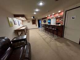 Unit 701 5 Bd 3 Ba 5 Bedroom Condo by RedAwning