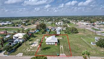 Tejas Angler Retreat Ap1132 3 Bedroom Home by RedAwning