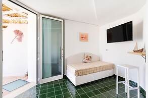 DON LEONARDO PRIVATE POOL VILLAS