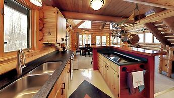 Grand View Log Cabin