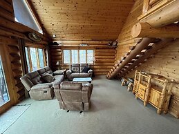 Grand View Log Cabin
