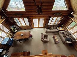Grand View Log Cabin