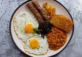 Chingon Anarchy Hotel & Roof