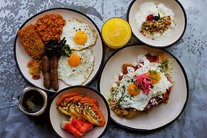 Chingon Anarchy Hotel & Roof