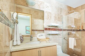 Chingon Anarchy Hotel & Roof