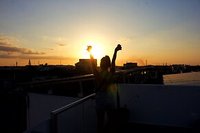 Chingon Anarchy Hotel & Roof