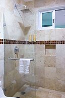 Chingon Anarchy Hotel & Roof