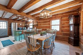Cabin in the Trees, Hot Tub, Fire Pit