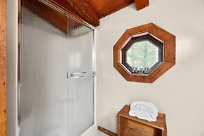 Cabin in the Trees, Hot Tub, Fire Pit