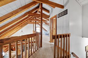 Cabin in the Trees, Hot Tub, Fire Pit