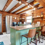 Cabin in the Trees, Hot Tub, Fire Pit