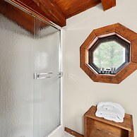 Cabin in the Trees, Hot Tub, Fire Pit