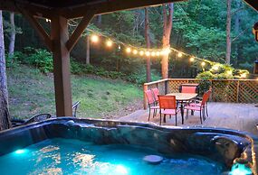 Cabin in the Trees, Hot Tub, Fire Pit