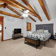 Cabin in the Trees, Hot Tub, Fire Pit