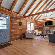 Cabin in the Trees, Hot Tub, Fire Pit